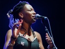 Fatoumata Diawara bij Oumou Sangaré (Sfinks 2009)